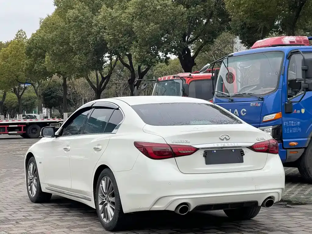 Infiniti Q50L — фото 10