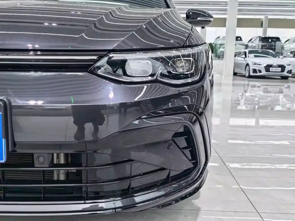 Volkswagen Golf 2024 из CN, фото 9