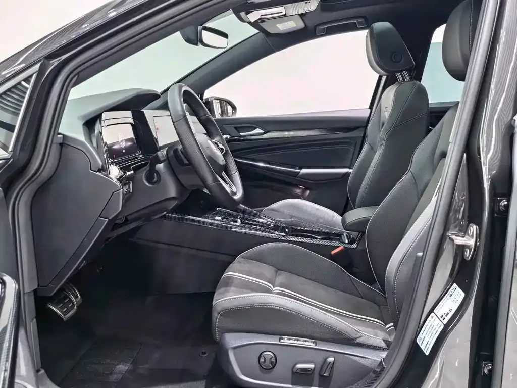 Volkswagen Golf 2024 из CN, фото 7