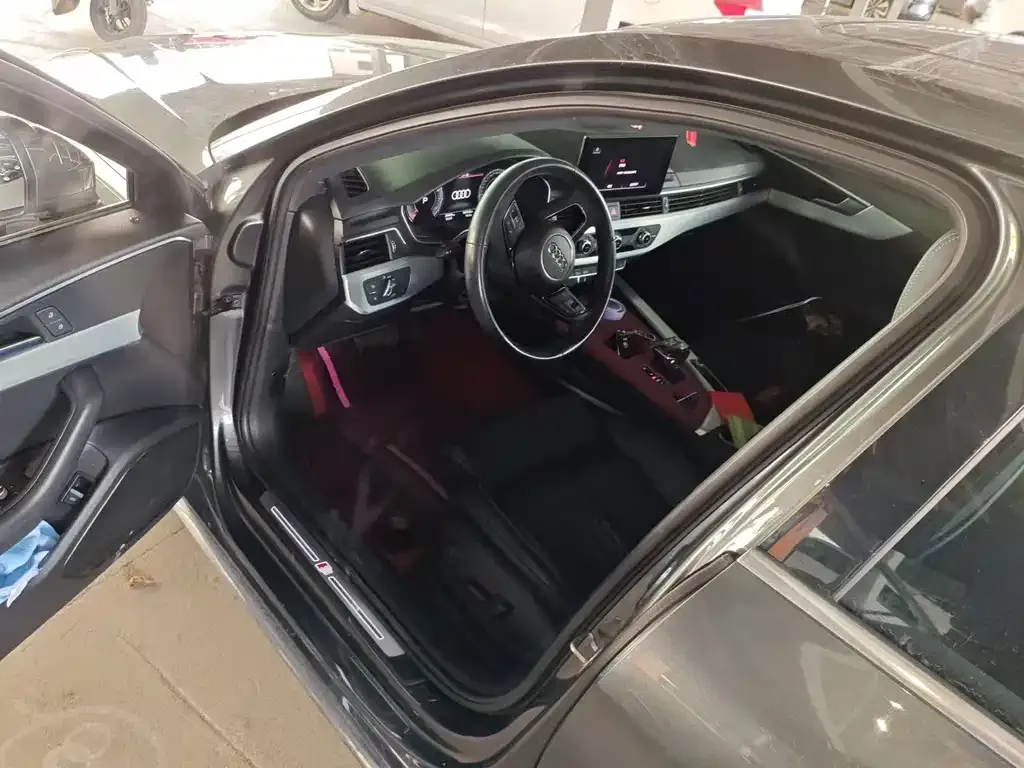 Audi A4L 2021 из CN, фото 7
