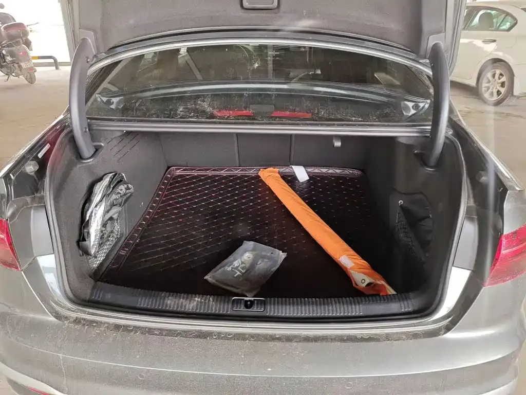 Audi A4L 2021 из CN, фото 10