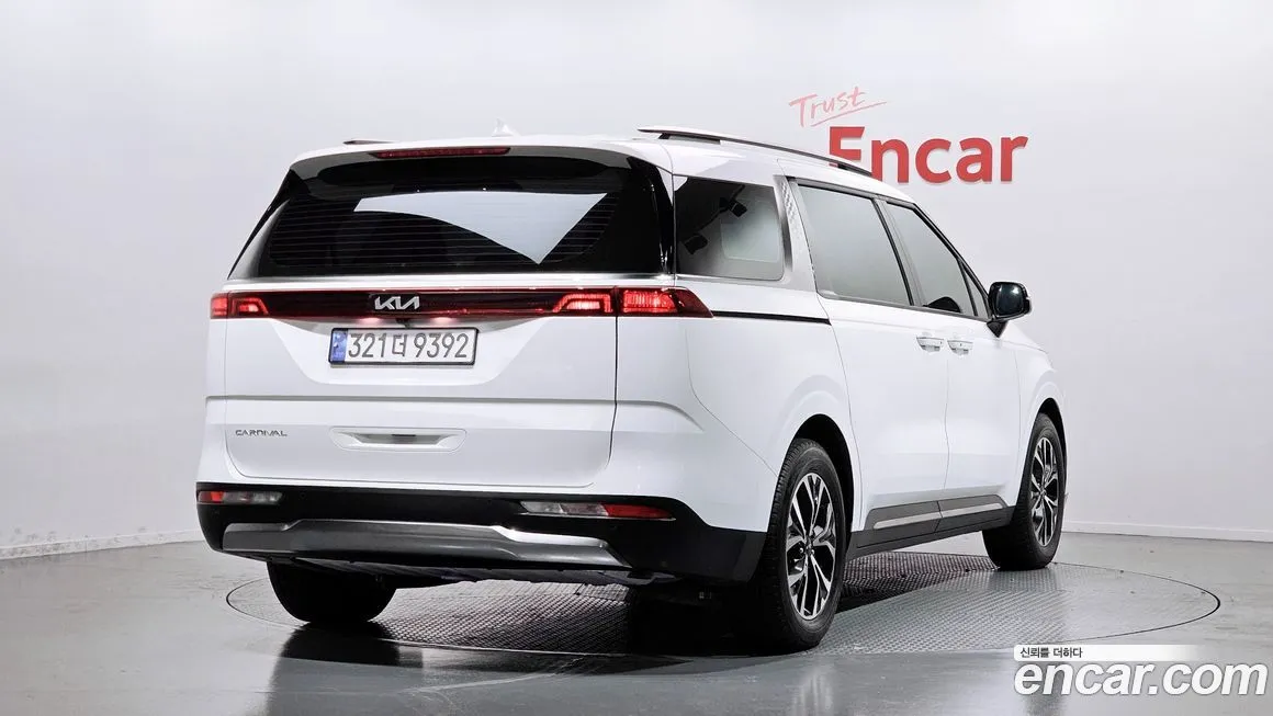Kia Carnival — фото 4