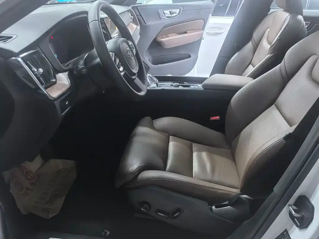 Volvo XC60 2024 из CN, фото 10