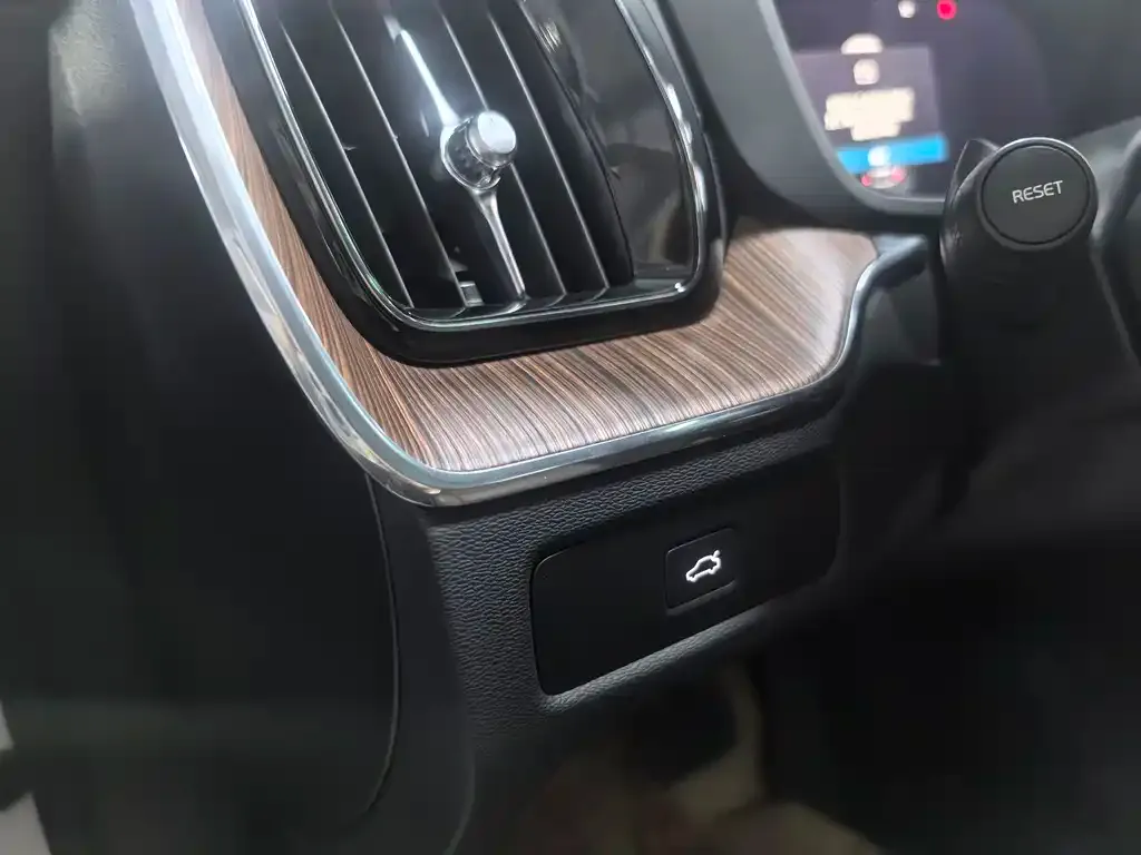 Volvo XC60 2024 из CN, фото 3