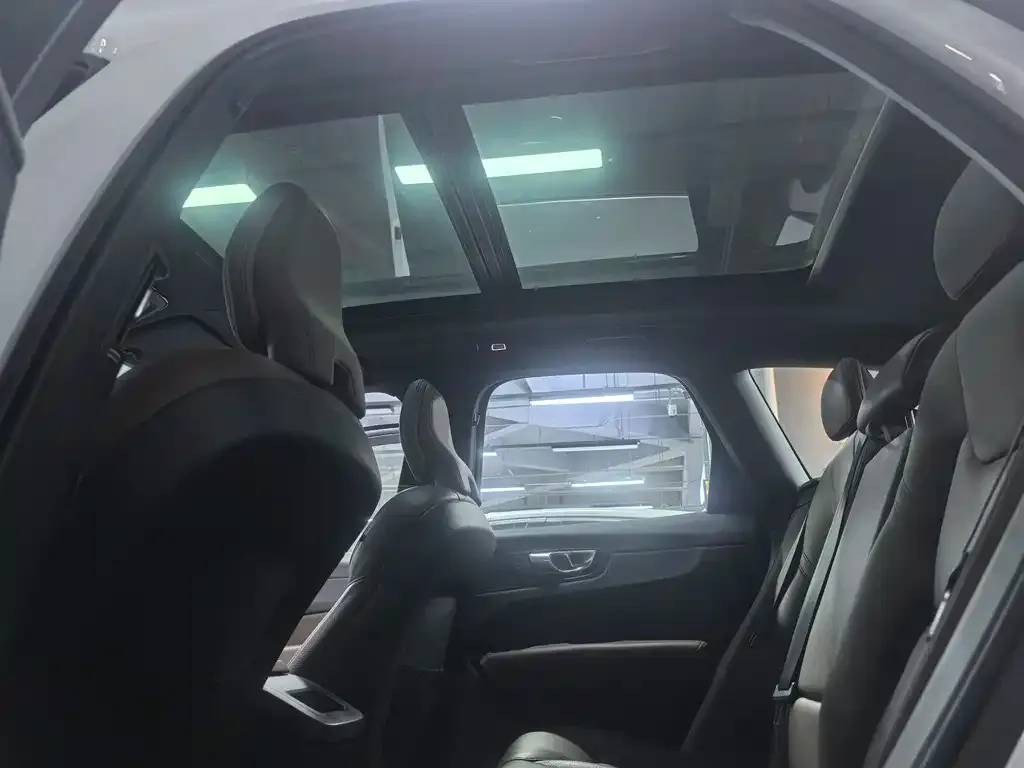 Volvo XC60 2024 из CN, фото 4