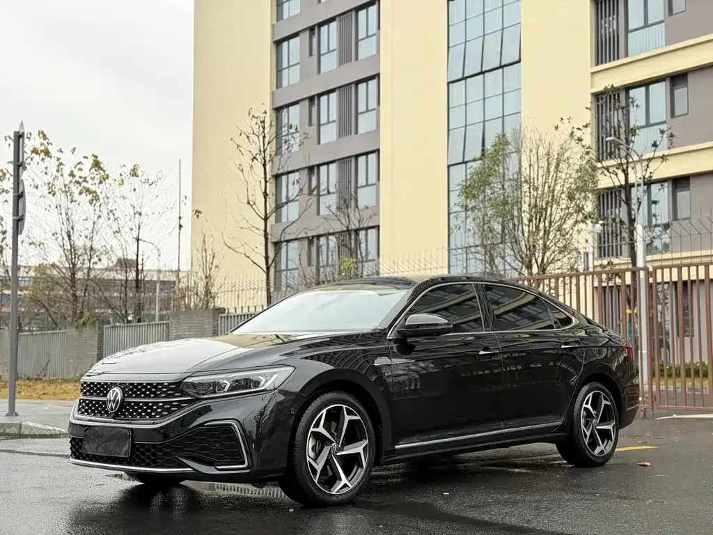 Volkswagen Passat 2023 из CN, фото 1
