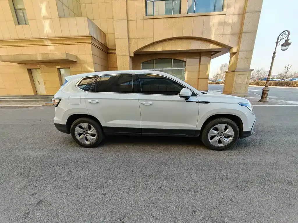 Volkswagen Tharu 2024 из CN, фото 8