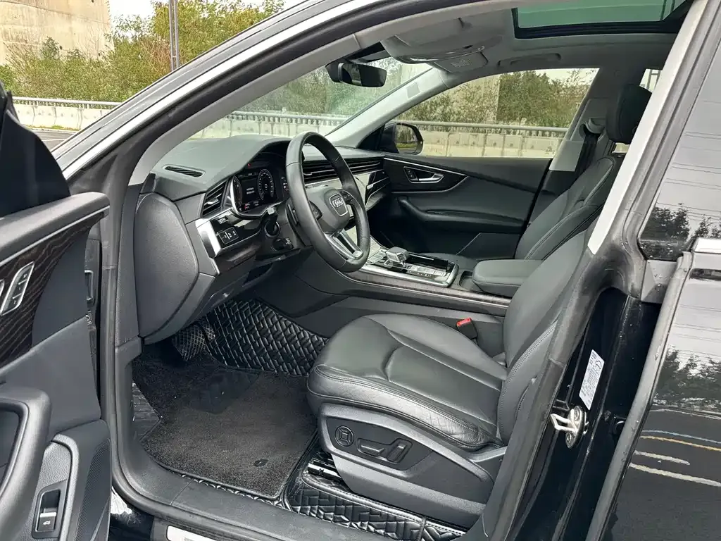 Audi Q8 2023 из CN, фото 3