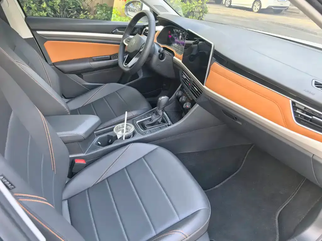 Volkswagen Bora 2024 из CN, фото 8