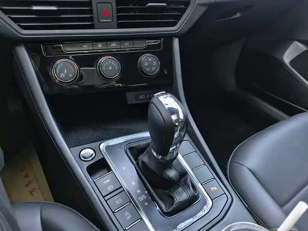 Volkswagen Bora 2024 из CN, фото 6