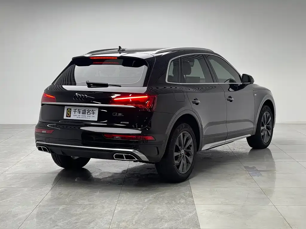 Audi Q5L — фото 5