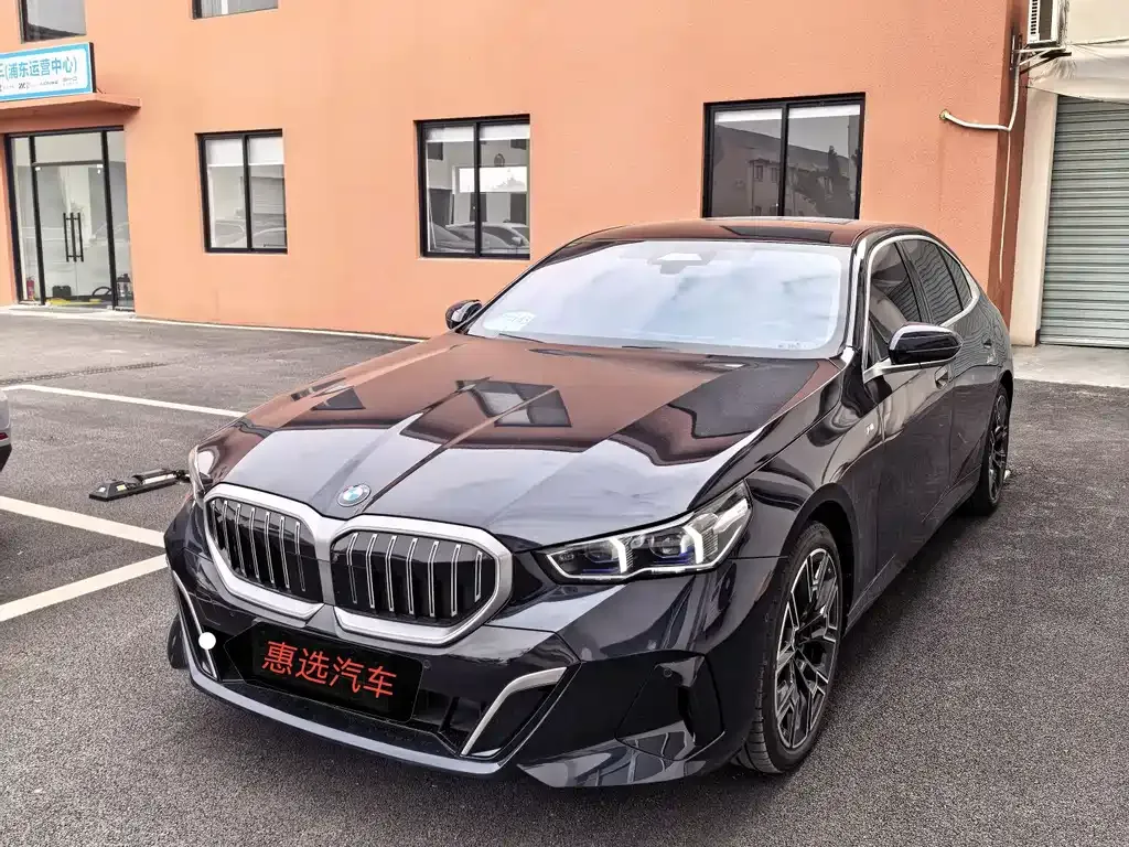 BMW 5 Series 2024 из CN, фото 1