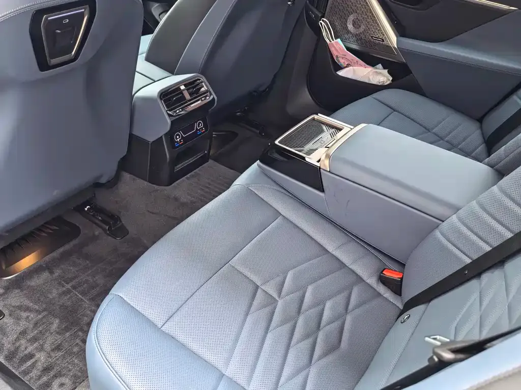 BMW 5 Series 2024 из CN, фото 3