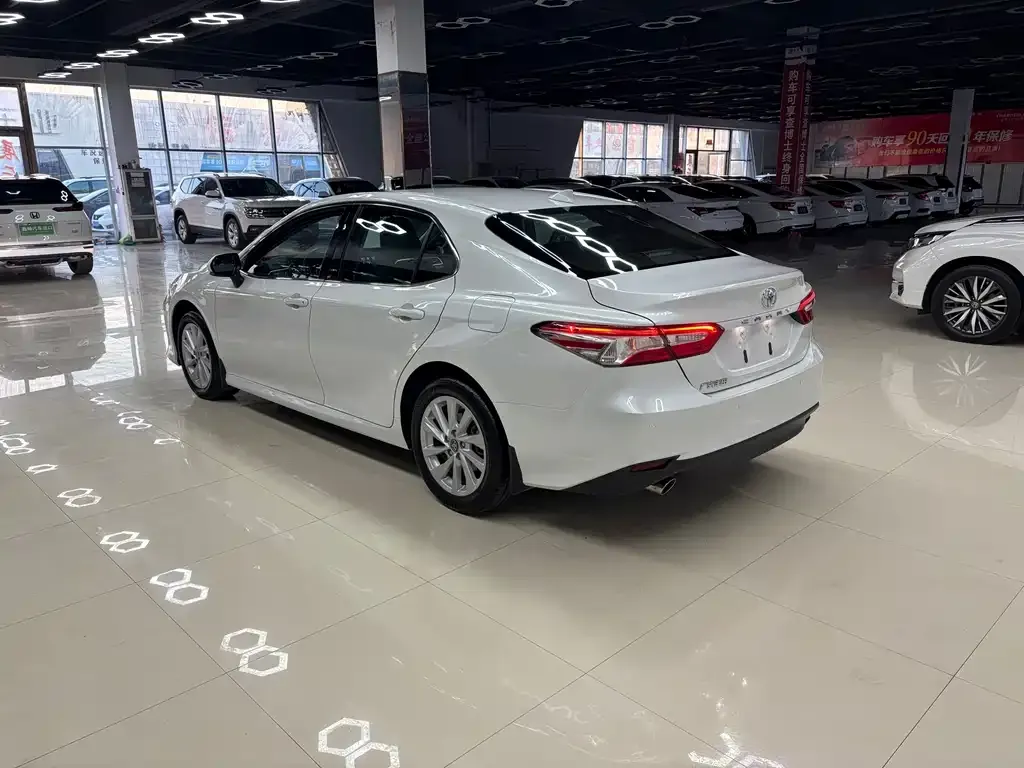 Toyota Camry 2022 из CN, фото 2