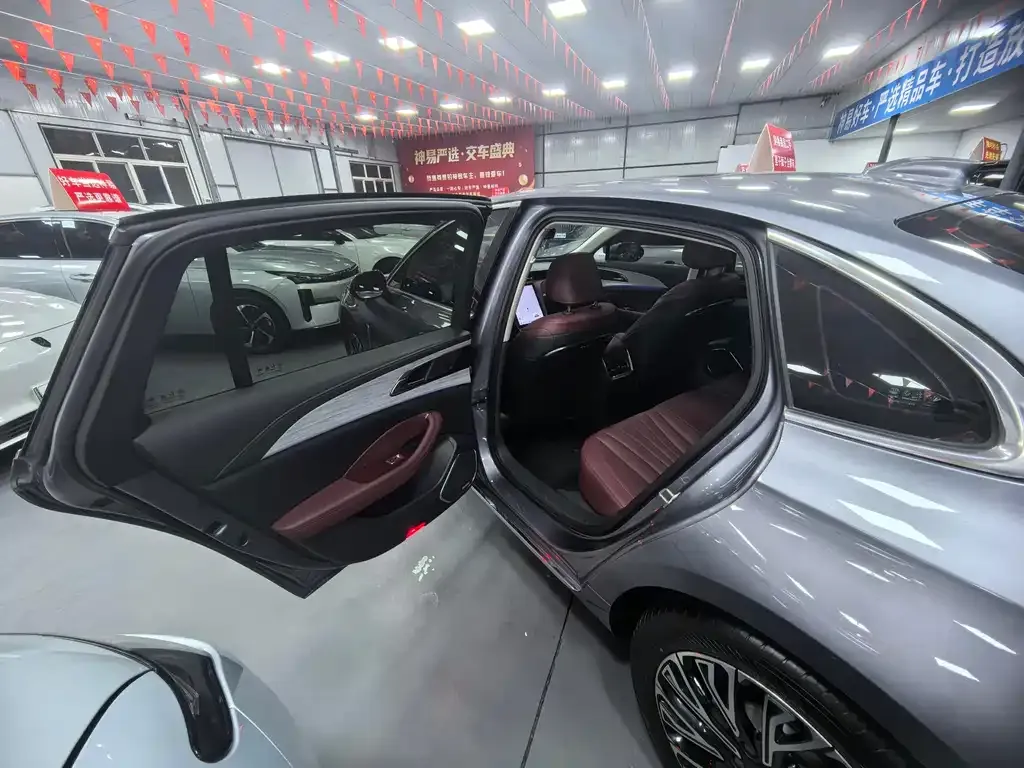 Hongqi H5 2025 из CN, фото 7