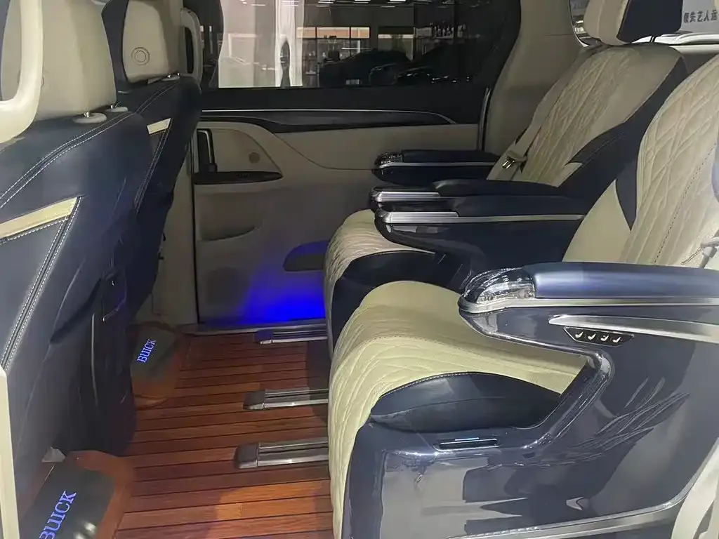 Buick GL8 2021 из CN, фото 2