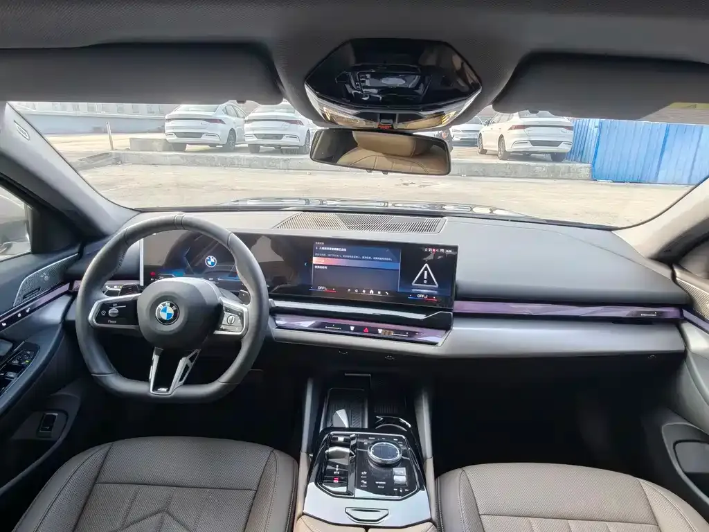 BMW 5 Series 2025 из CN, фото 3