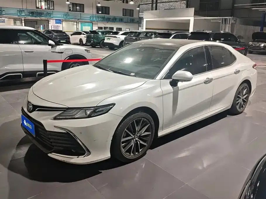 Toyota Camry 2023 из CN, фото 1
