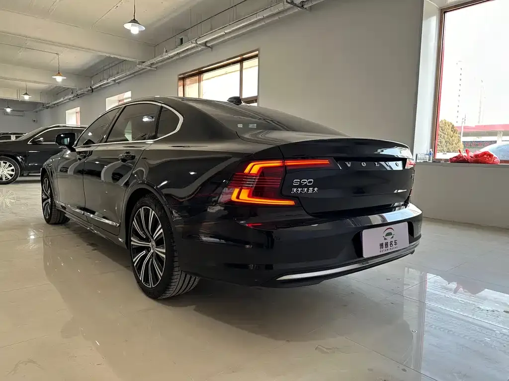 Volvo S90 2023 из CN, фото 2