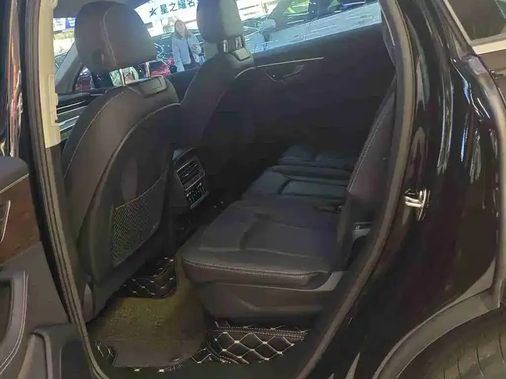 Audi Q7 2024 из CN, фото 6
