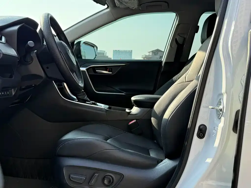 Toyota Wildlander 2024 из CN, фото 7