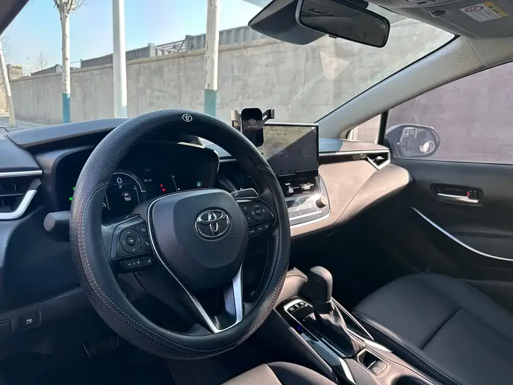 Toyota Corolla — фото 8