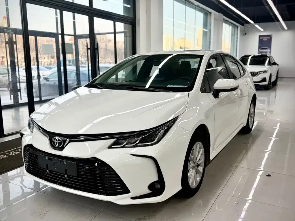 Toyota Corolla 2023 из CN, фото 1