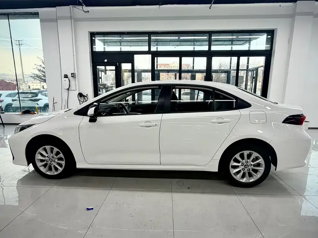Toyota Corolla 2023 из CN, фото 7
