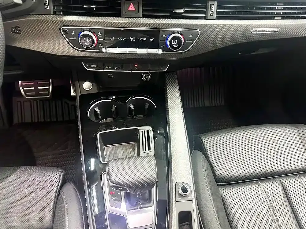 Audi A4L 2024 из CN, фото 7
