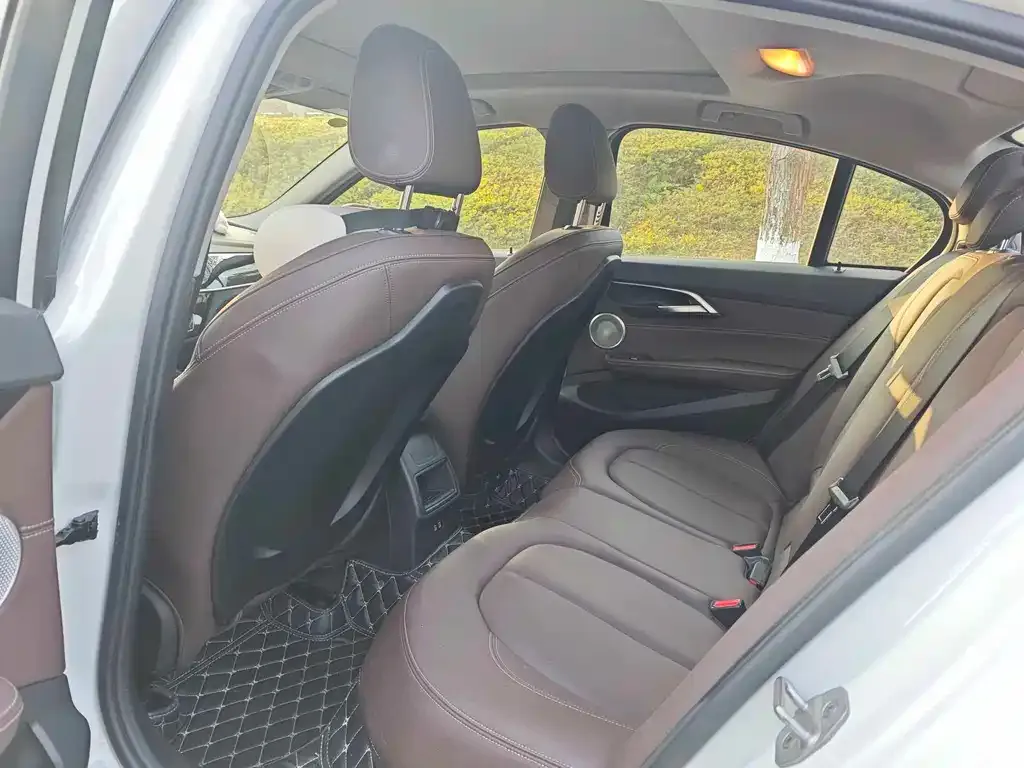 BMW 1 Series 2023 из CN, фото 8