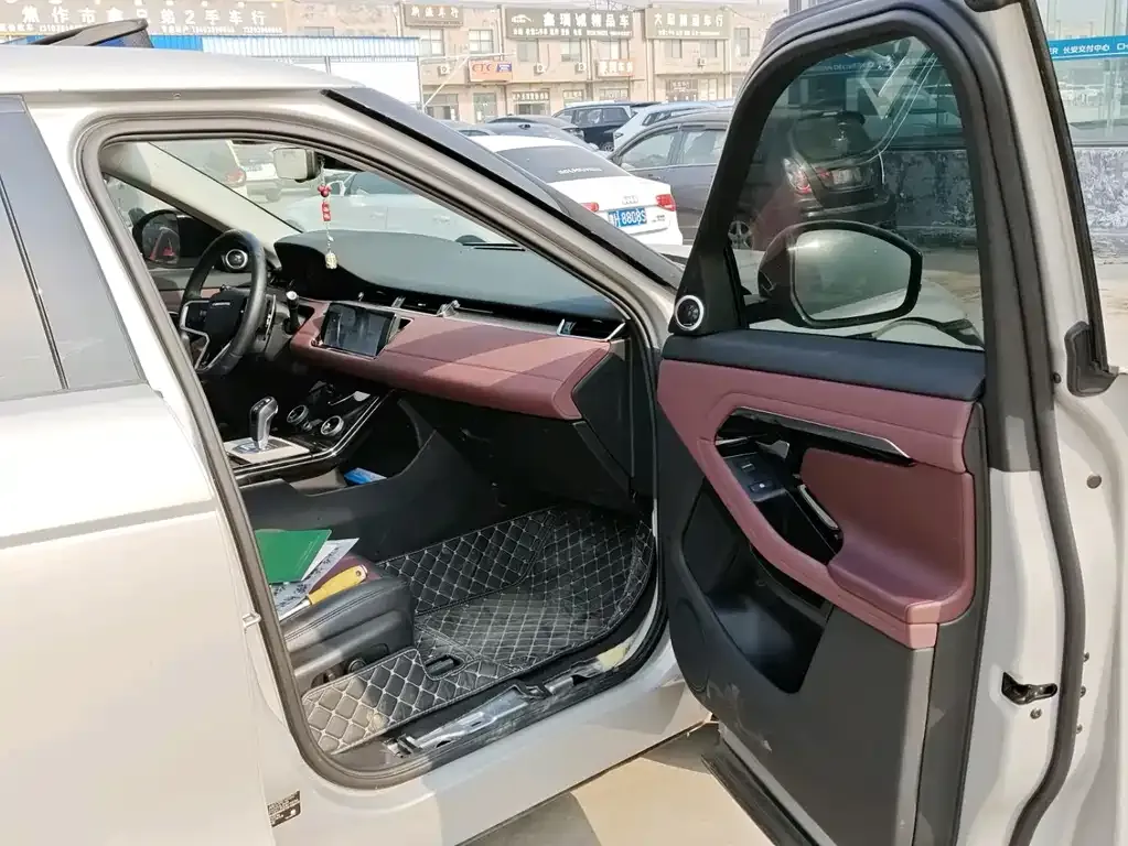 Land Rover Evoque 2023 из CN, фото 3