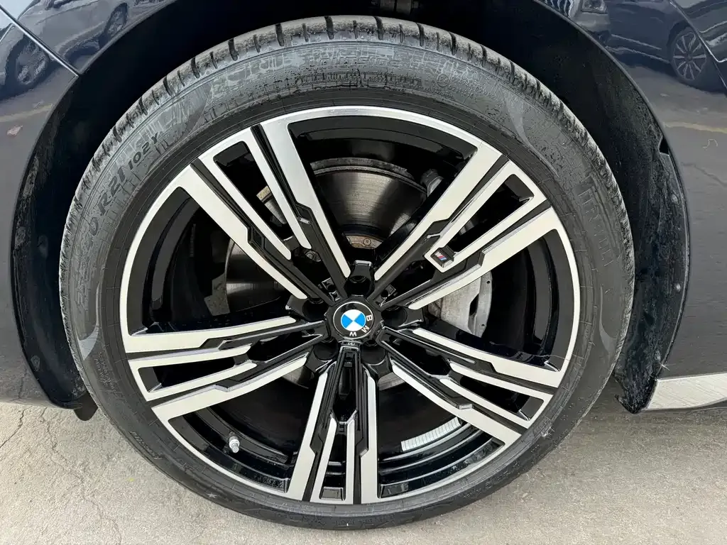 BMW 7 Series — фото 10