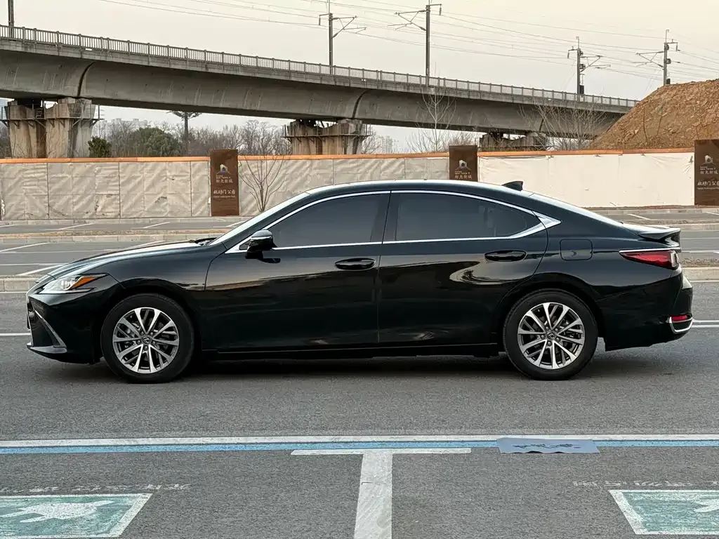 Lexus ES — фото 7