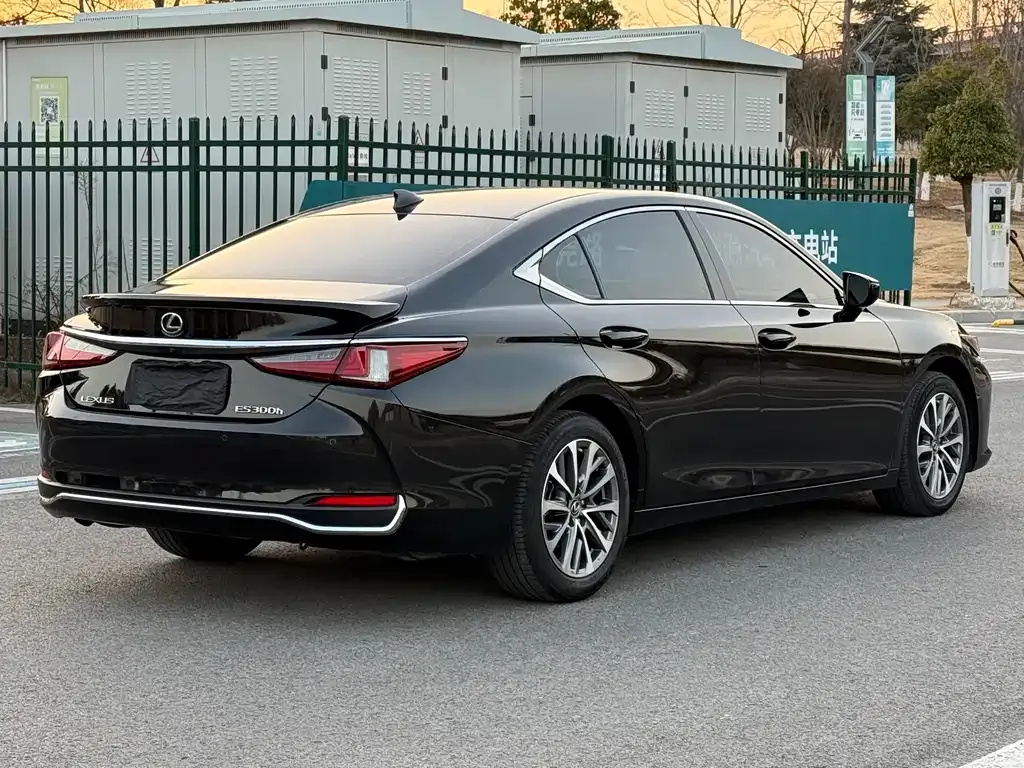 Lexus ES — фото 6