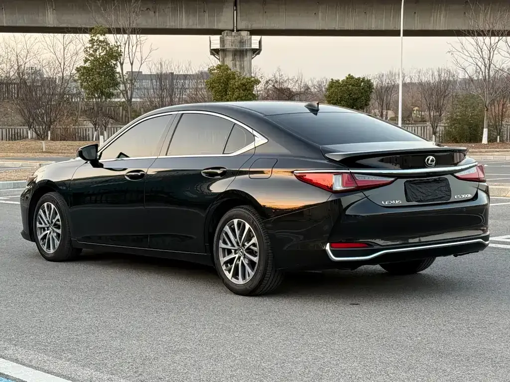 Lexus ES — фото 9