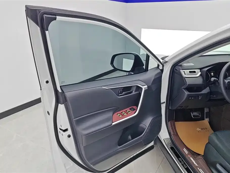 Toyota RAV4 2025 из CN, фото 8