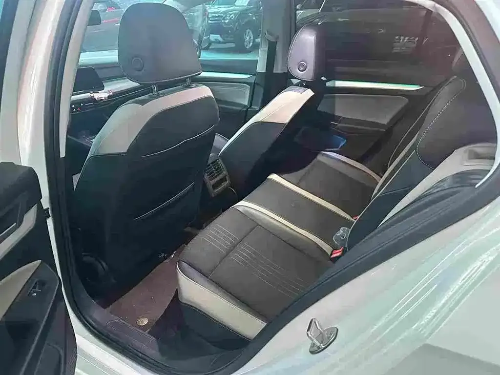 Volkswagen Golf 2023 из CN, фото 6