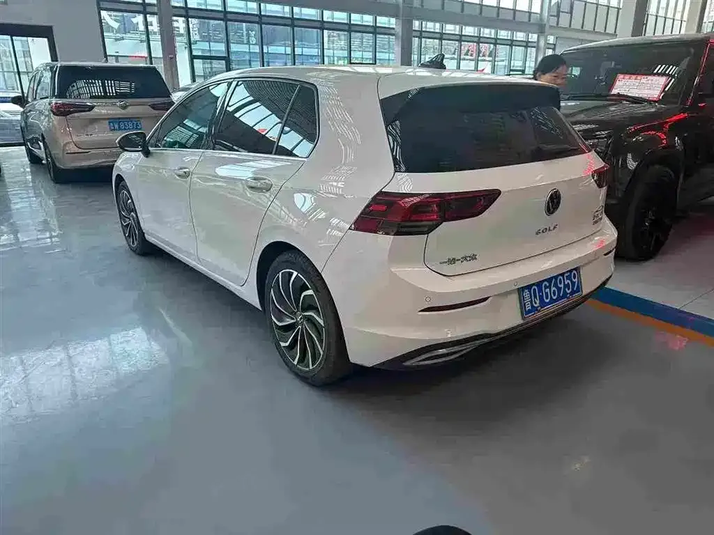 Volkswagen Golf 2023 из CN, фото 2