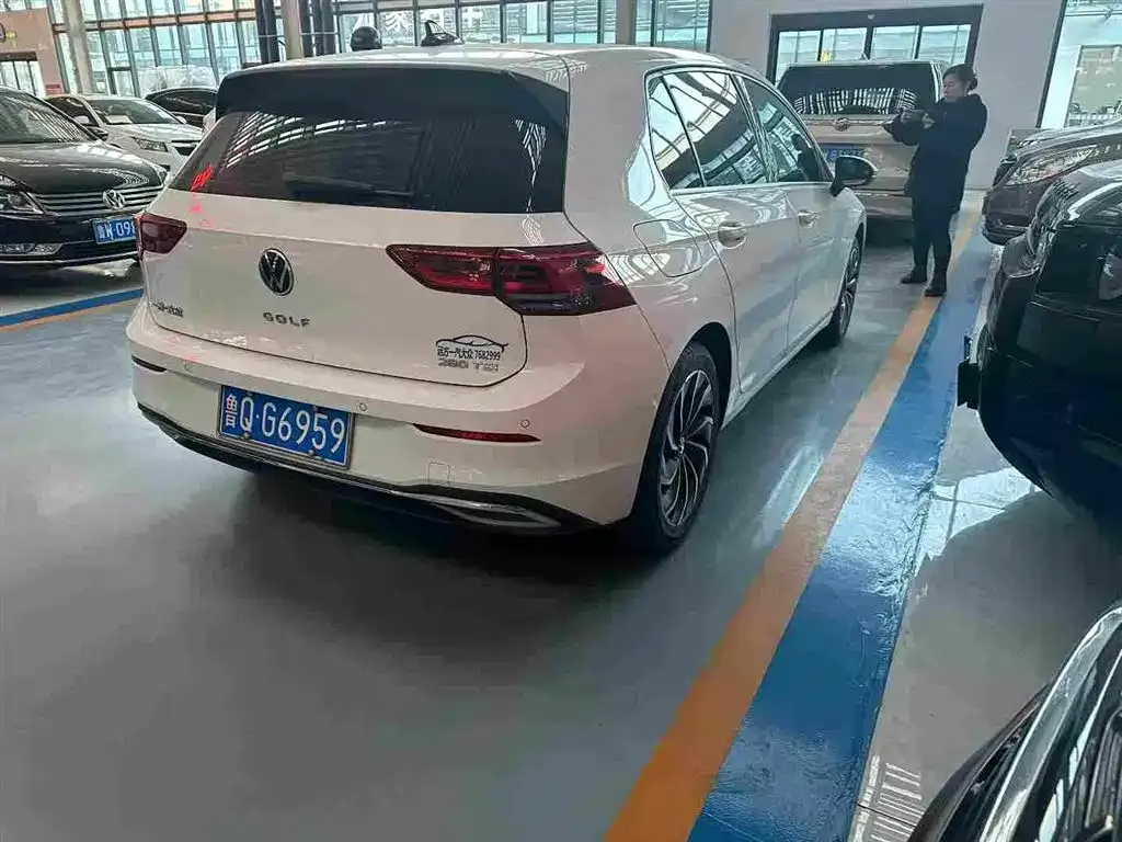 Volkswagen Golf 2023 из CN, фото 8