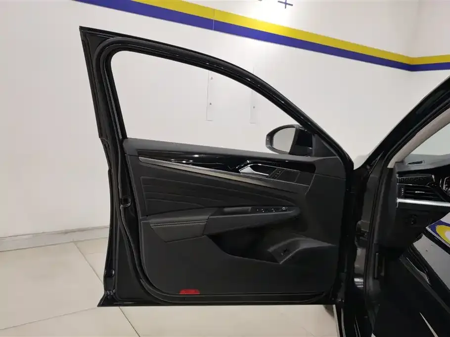 Volkswagen Passat 2023 из CN, фото 2