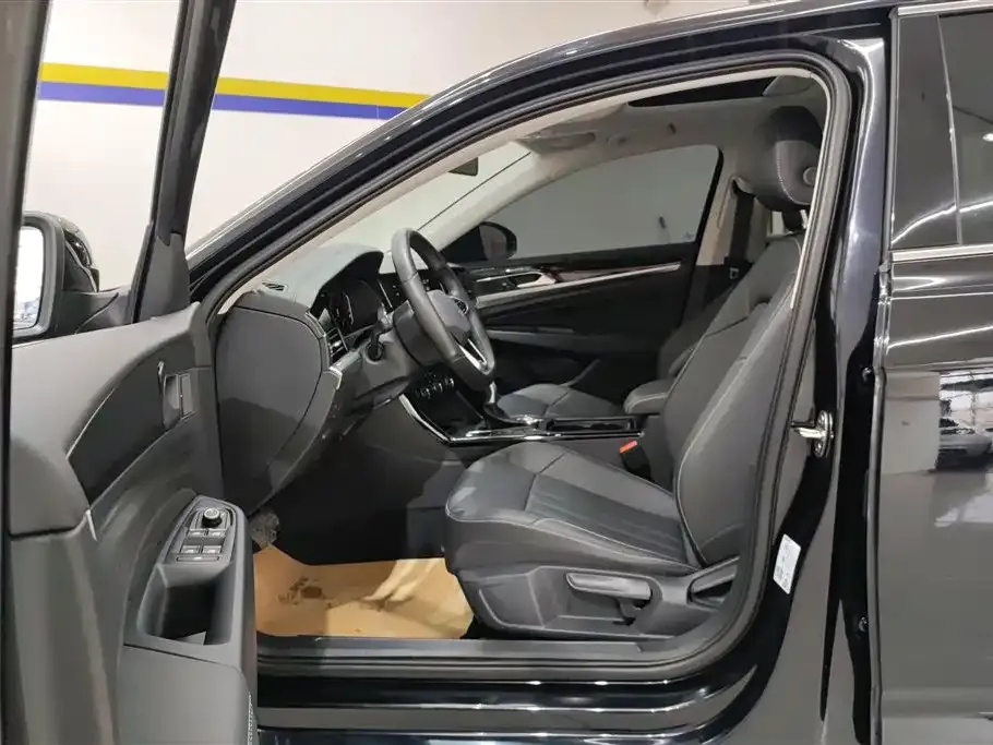 Volkswagen Passat 2023 из CN, фото 4