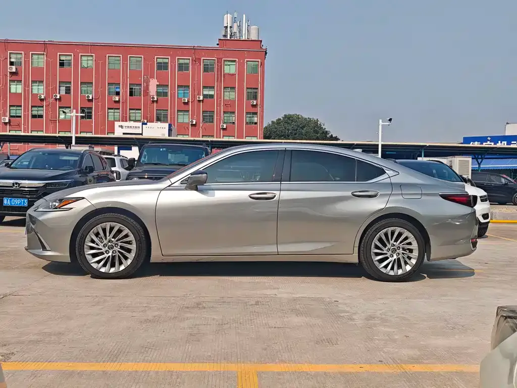Lexus ES 2022 из CN, фото 10