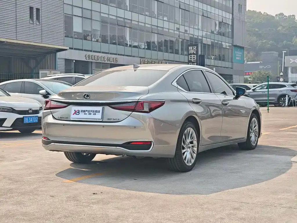 Lexus ES 2022 из CN, фото 2