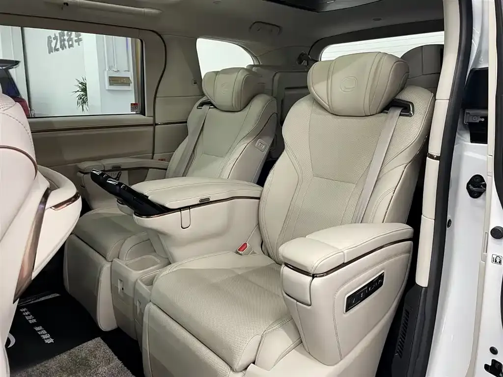 Lexus LM 2025 из CN, фото 2