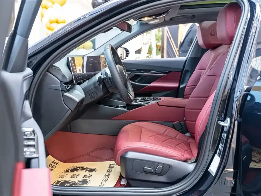 BMW 5 Series 2025 из CN, фото 9