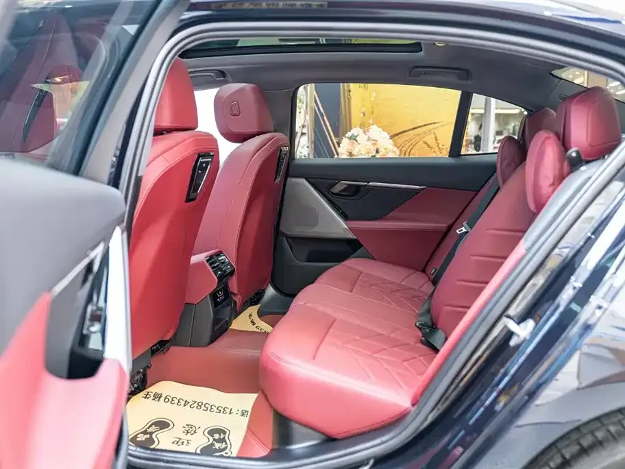 BMW 5 Series 2025 из CN, фото 7