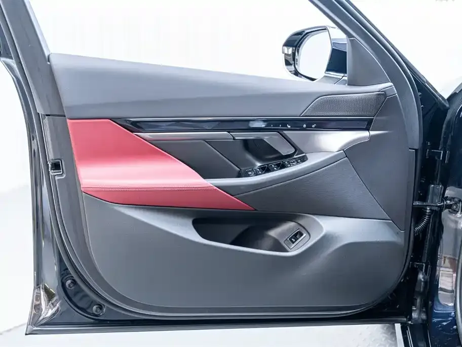 BMW 5 Series 2025 из CN, фото 3