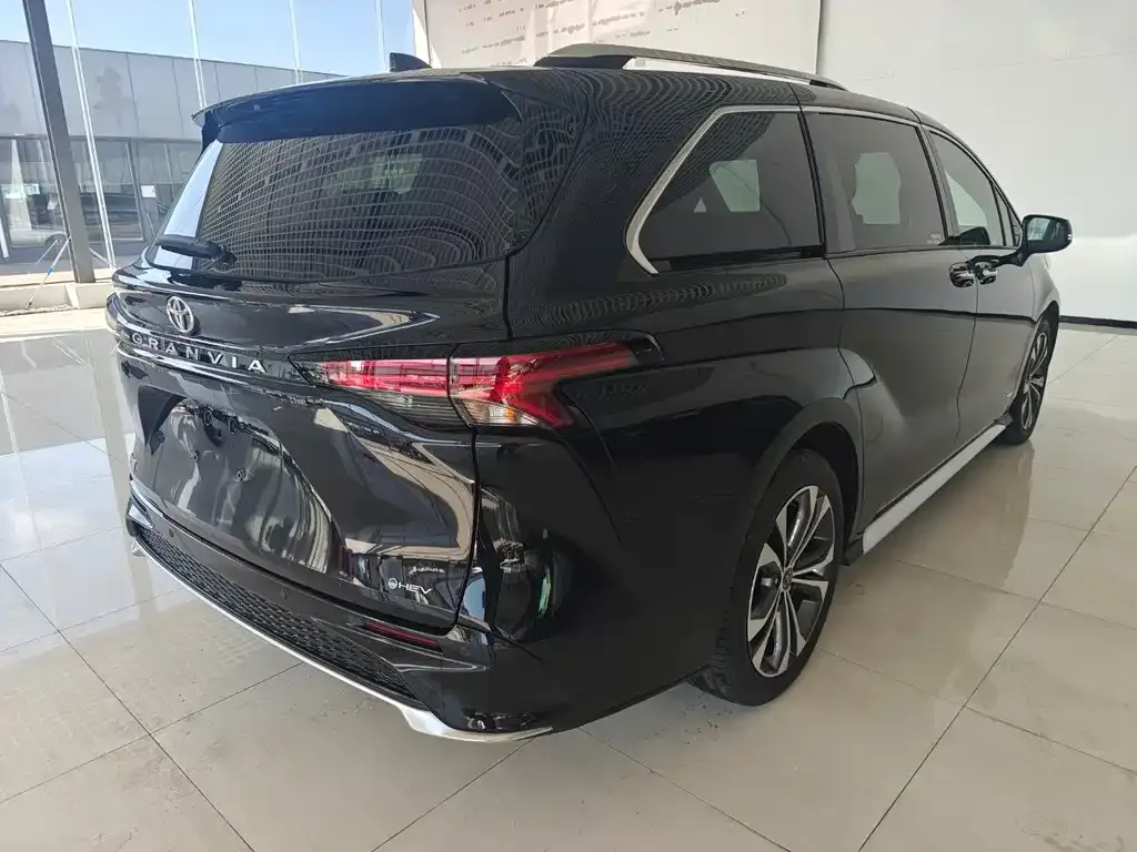 Toyota Granvia 2025 из CN, фото 5