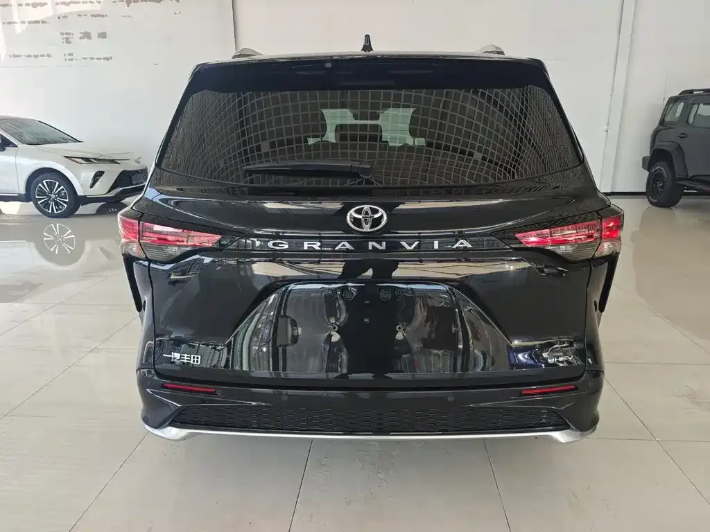 Toyota Granvia 2025 из CN, фото 10