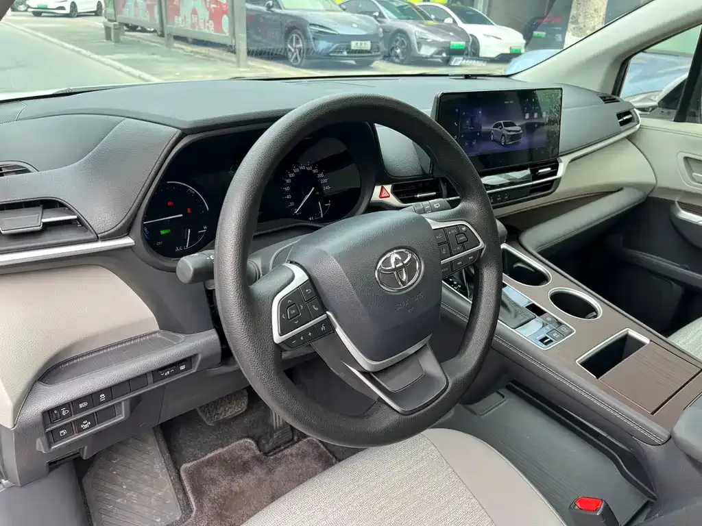 Toyota Sienna 2025 из CN, фото 9